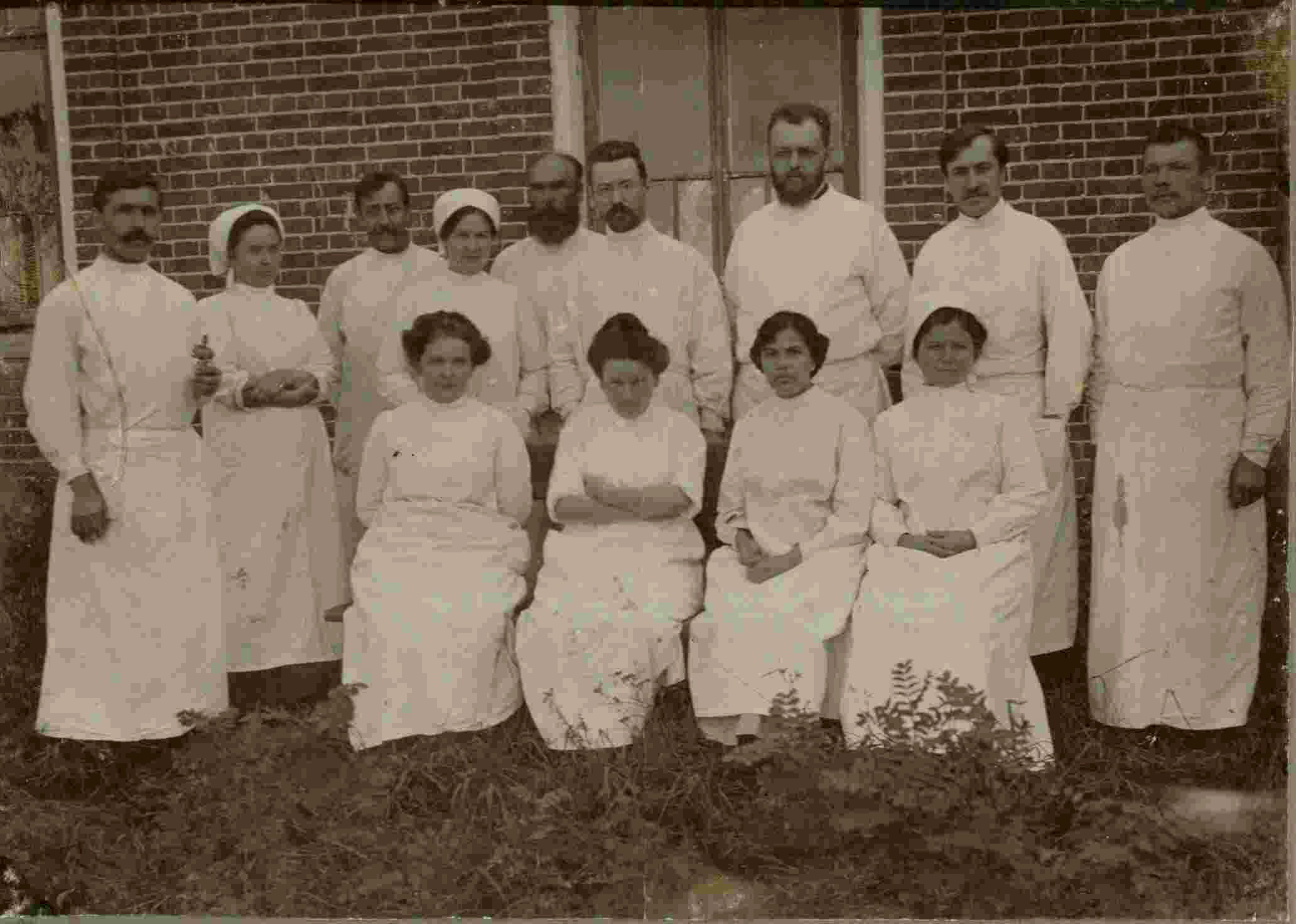 ÐÐµÐ´Ð¸ÑÐ¸Ð½ÑÐºÐ¸Ð¹ Ð¿ÐµÑÑÐ¾Ð½Ð°Ð» ÐÐµÑÐµÑÐ»Ð°Ð²ÑÐºÐ¾Ð¹ ÑÐµÐ·Ð´Ð½Ð¾Ð¹ Ð·ÐµÐ¼ÑÐºÐ¾Ð¹ Ð±Ð¾Ð»ÑÐ½Ð¸ÑÑ, 1913 Ð³Ð¾Ð´ (3-Ð¹ ÑÐ¿ÑÐ°Ð²Ð° â Ð·Ð°Ð²ÐµÐ´ÑÑÑÐ¸Ð¹ Ð±Ð¾Ð»ÑÐ½Ð¸ÑÐµÐ¹ ÑÐ¸ÑÑÑÐ³ ÐÐ°Ð»ÐµÐ½ÑÐ¸Ð½ Ð¤ÐµÐ»Ð¸ÐºÑÐ¾Ð²Ð¸Ñ ÐÐ¾Ð¹Ð½Ð¾-Ð¯ÑÐµÐ½ÐµÑÐºÐ¸Ð¹)